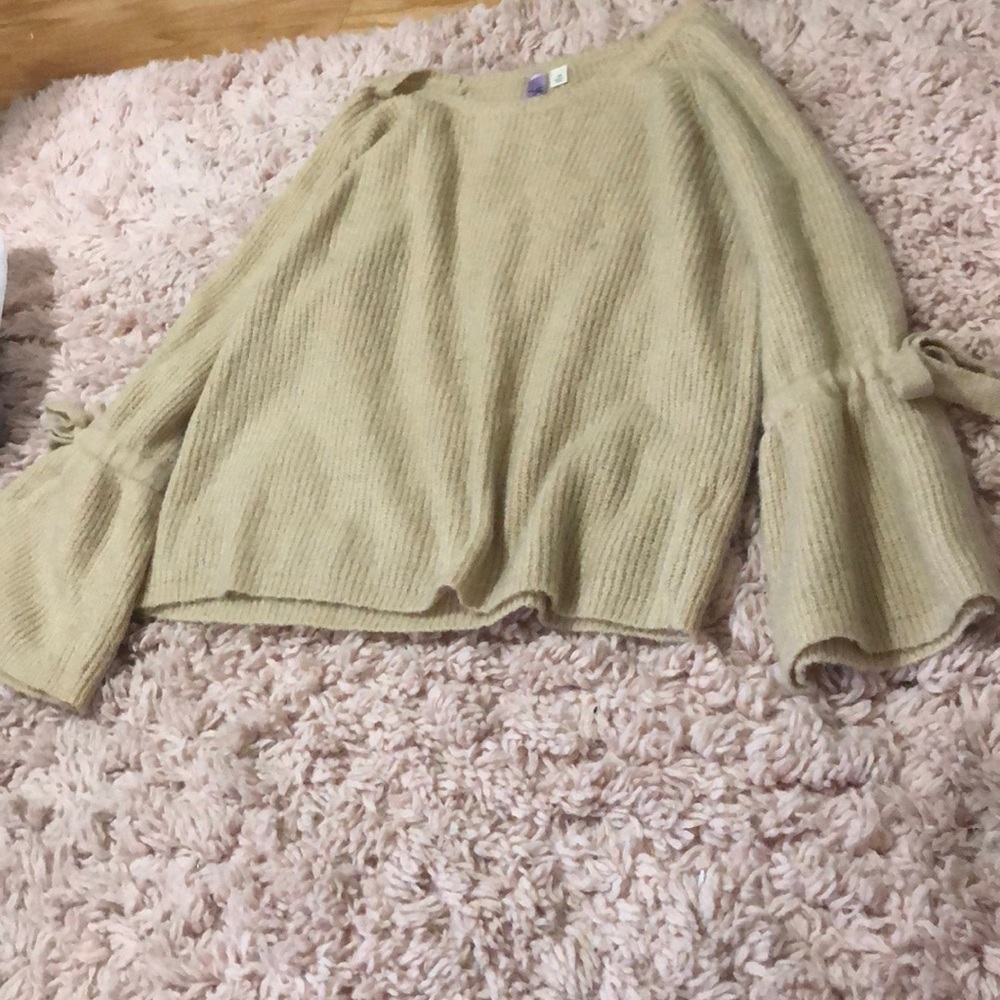 Tied bell sleeved sweater
